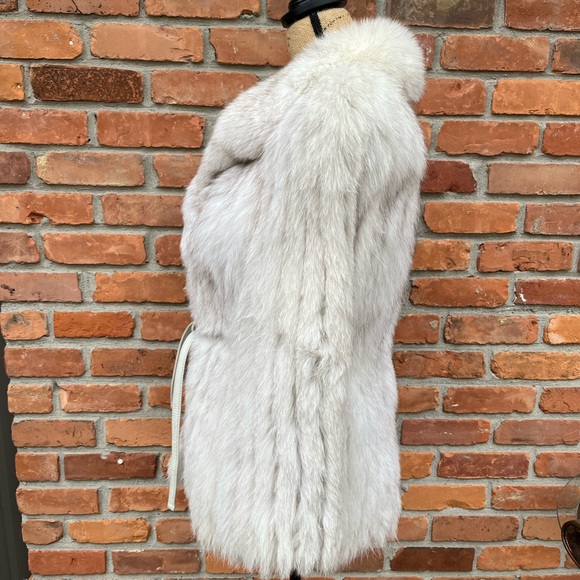 Saga Fox Gorgeous Blue Fox Fur with leather belt Vintage Beauty! - Picture 4 of 16